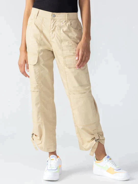 Pantalon cargo Cali de vraie couleur kaki.