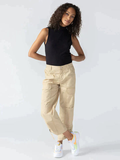 Pantalon cargo Cali de vraie couleur kaki.